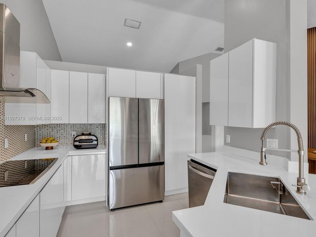 933 Falling Water Rd, Weston, FL 33326