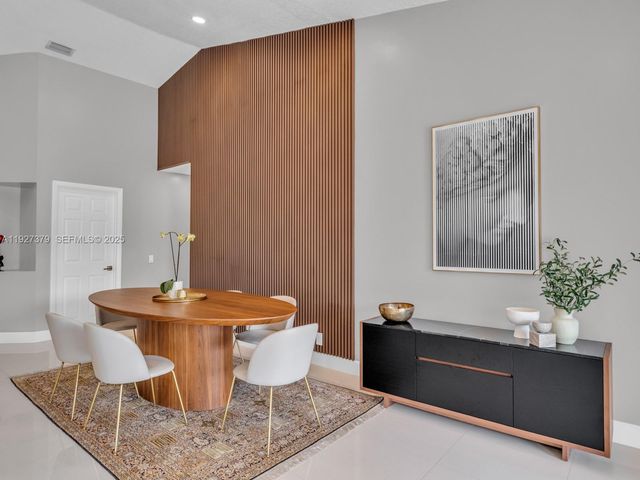 933 Falling Water Rd, Weston, FL 33326