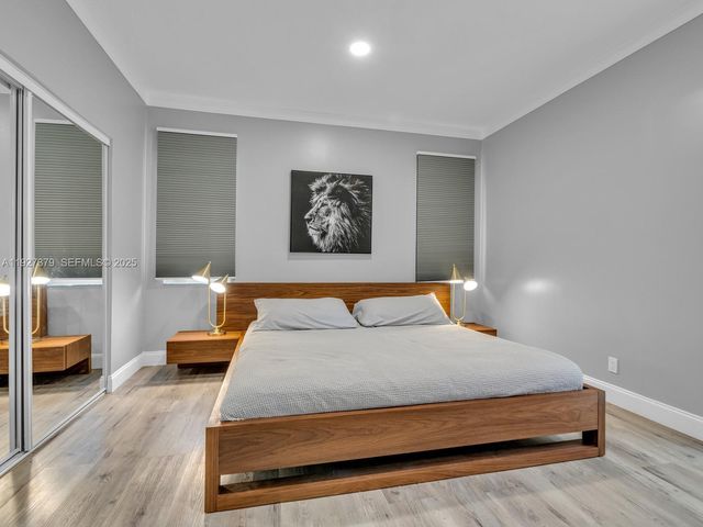 933 Falling Water Rd, Weston, FL 33326