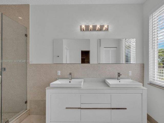 933 Falling Water Rd, Weston, FL 33326