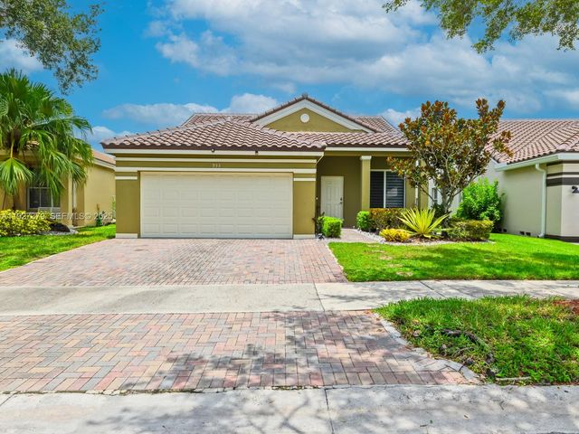 933 Falling Water Rd, Weston, FL 33326
