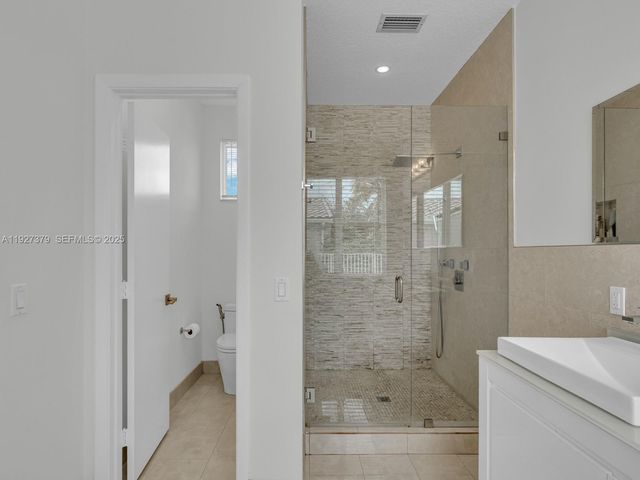 933 Falling Water Rd, Weston, FL 33326