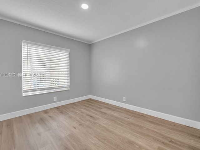 933 Falling Water Rd, Weston, FL 33326