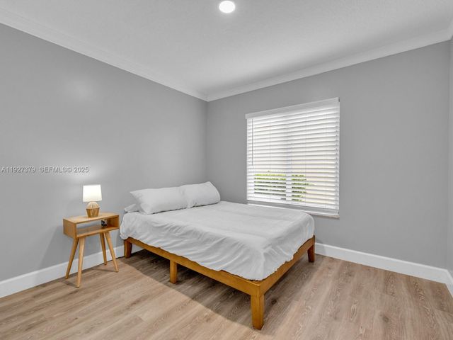 933 Falling Water Rd, Weston, FL 33326