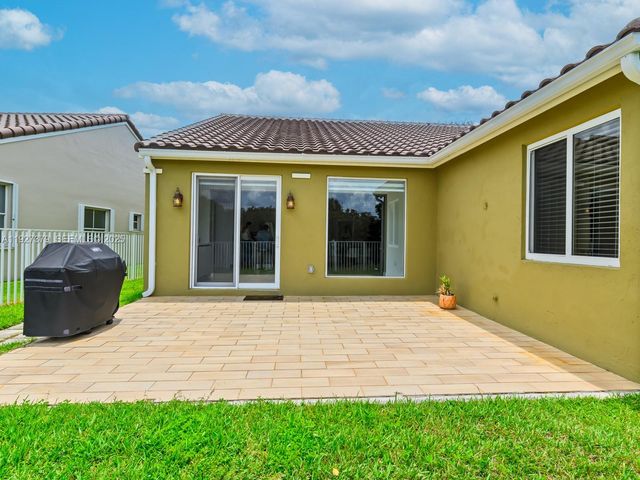 933 Falling Water Rd, Weston, FL 33326