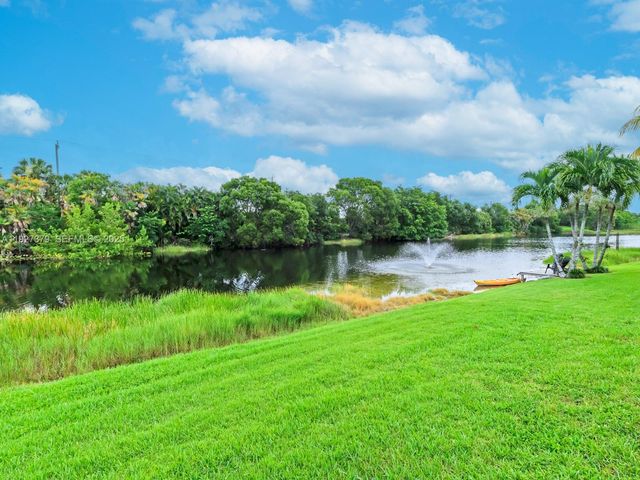 933 Falling Water Rd, Weston, FL 33326