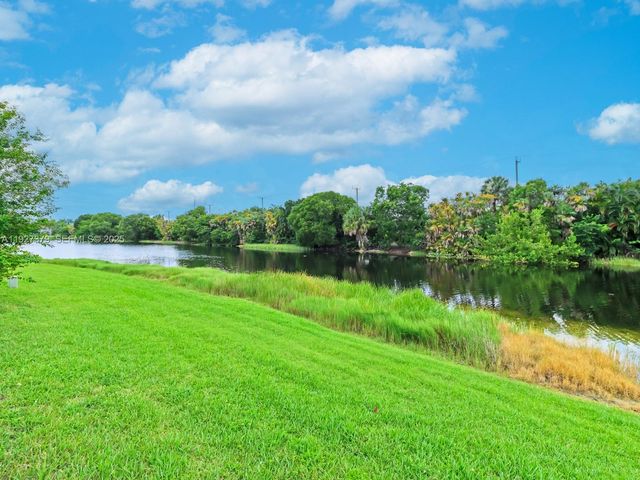 933 Falling Water Rd, Weston, FL 33326