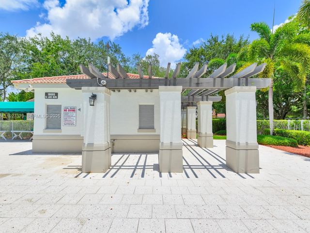 933 Falling Water Rd, Weston, FL 33326