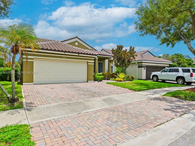 933 Falling Water Rd, Weston, FL 33326