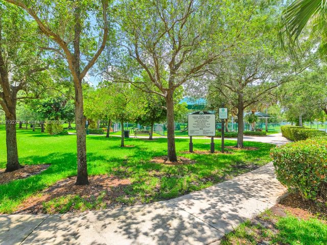 933 Falling Water Rd, Weston, FL 33326