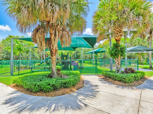 933 Falling Water Rd, Weston, FL 33326