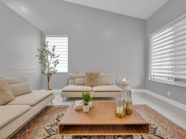 933 Falling Water Rd, Weston, FL 33326