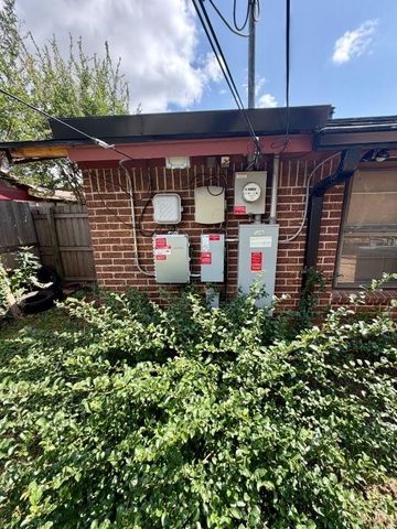3301 Mccollum Street, Irving, TX 75061