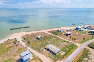 1233 N Ocean Drive, Port Lavaca, TX 77979