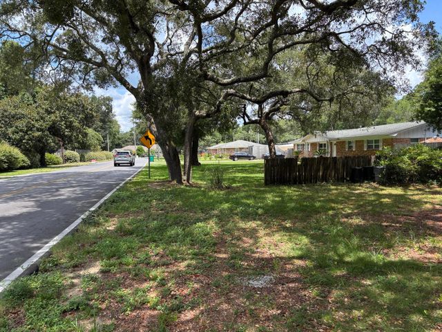 917 Pocahontas Drive, Fort Walton Beach, FL 32547