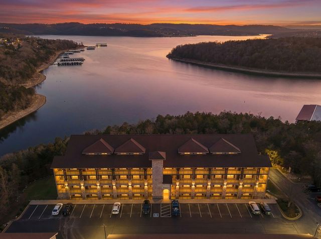 228 Seven Cove Lane 306, Kimberling City, MO 65686