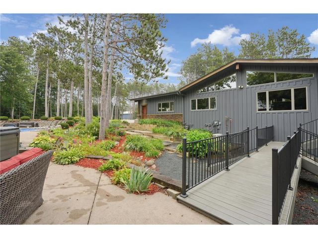 227 Rivercrest Drive, Hudson, WI 54016