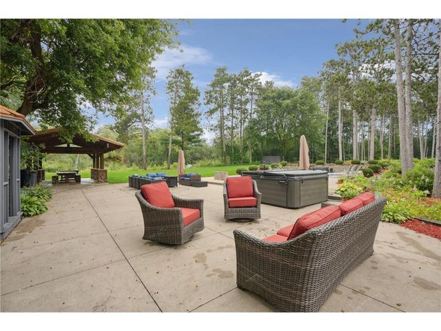 227 Rivercrest Drive, Hudson, WI 54016