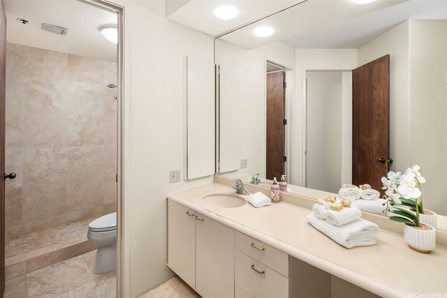 38 S Judd Street II-21B, Honolulu, HI 96817