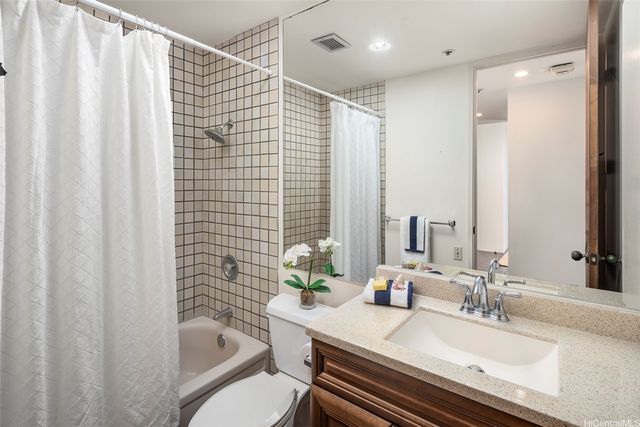 38 S Judd Street II-21B, Honolulu, HI 96817