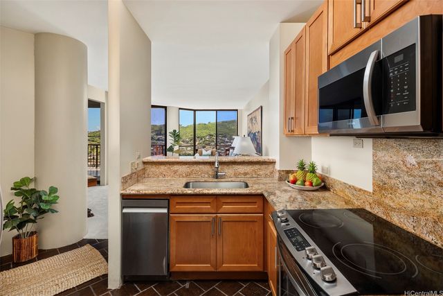 38 S Judd Street II-21B, Honolulu, HI 96817