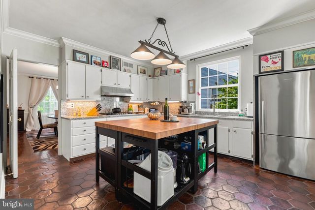 10 W LAKE AVE, Baltimore, MD 21210