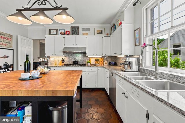 10 W LAKE AVE, Baltimore, MD 21210