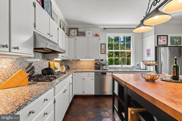 10 W LAKE AVE, Baltimore, MD 21210