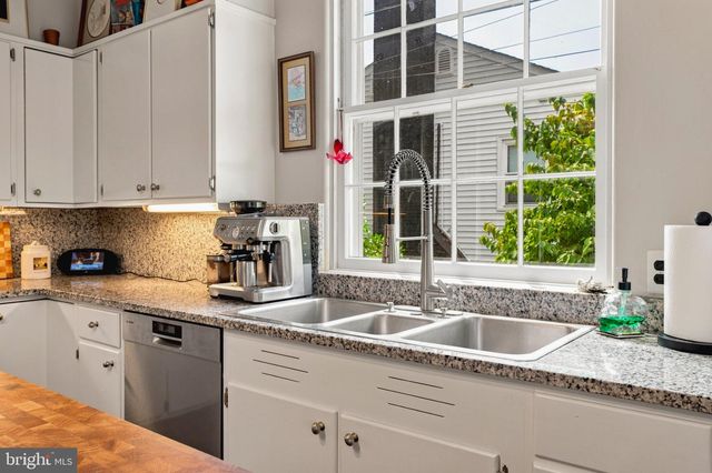 10 W LAKE AVE, Baltimore, MD 21210