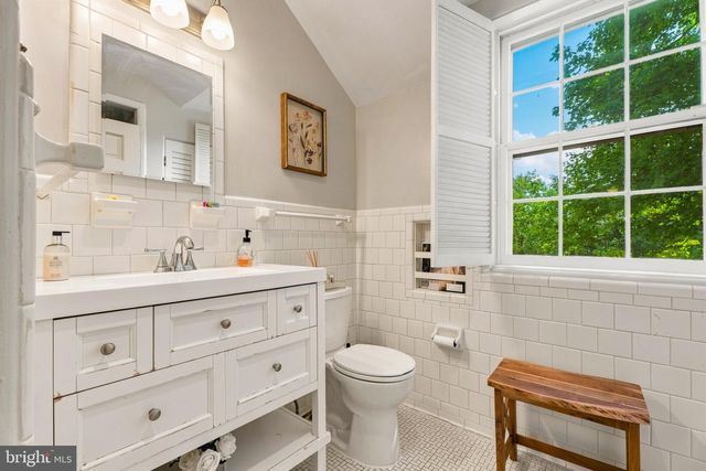 10 W LAKE AVE, Baltimore, MD 21210