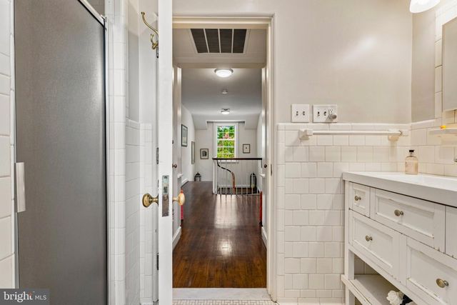 10 W LAKE AVE, Baltimore, MD 21210