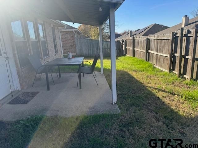 1112 Woodlands Park Drive, Lindale, TX 75771
