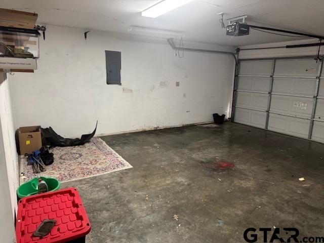 1112 Woodlands Park Drive, Lindale, TX 75771