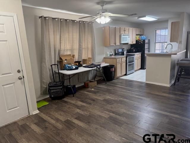 1112 Woodlands Park Drive, Lindale, TX 75771