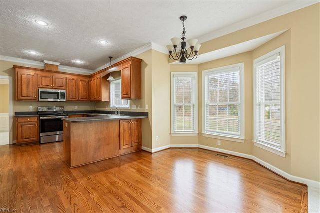 8 Wornom Farm RD, Poquoson, VA 23662