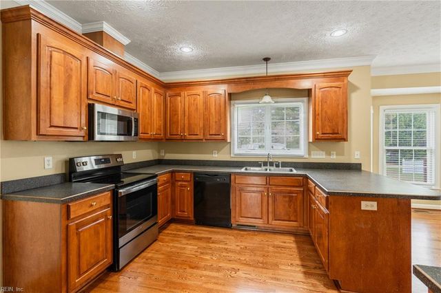 8 Wornom Farm RD, Poquoson, VA 23662