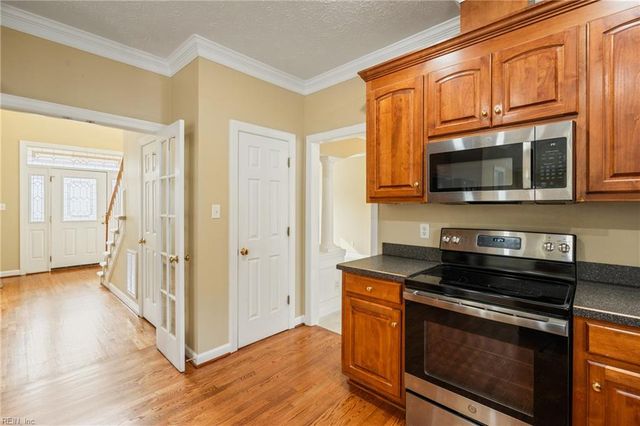 8 Wornom Farm RD, Poquoson, VA 23662