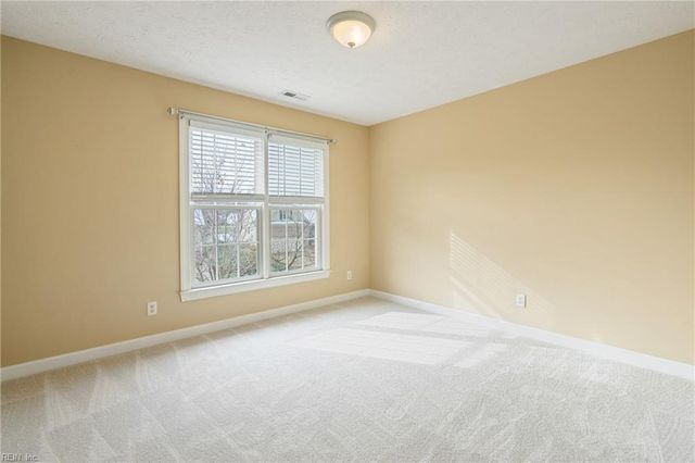 8 Wornom Farm RD, Poquoson, VA 23662