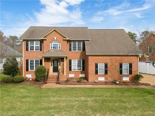 8 Wornom Farm RD, Poquoson, VA 23662