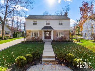 2730 Oakwood Drive, East Grand Rapids, MI 49506