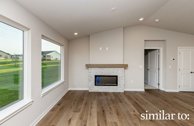16318 Ironwood Lane, Urbandale, IA 50323
