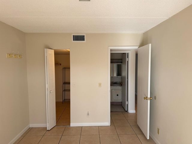 500 W Village Green Circle W 212, Palm Springs, FL 33461