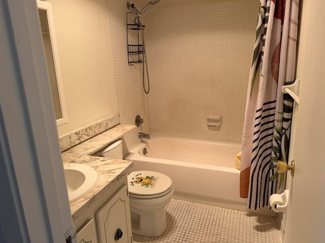 500 W Village Green Circle W 212, Palm Springs, FL 33461