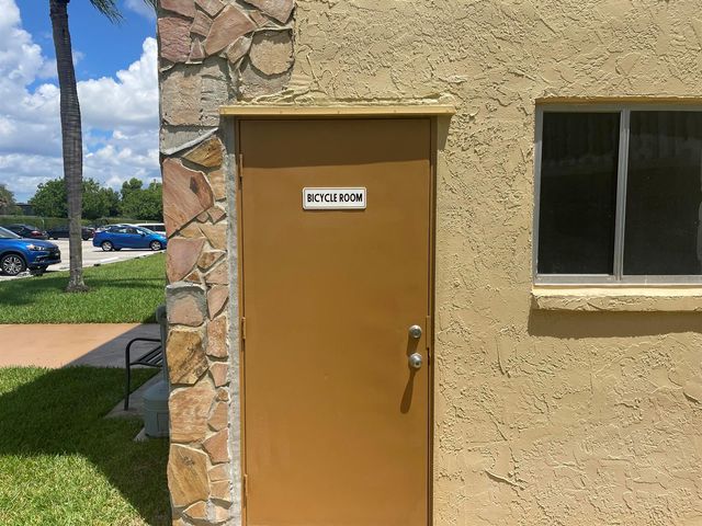 500 W Village Green Circle W 212, Palm Springs, FL 33461