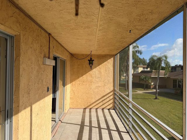 500 W Village Green Circle W 212, Palm Springs, FL 33461