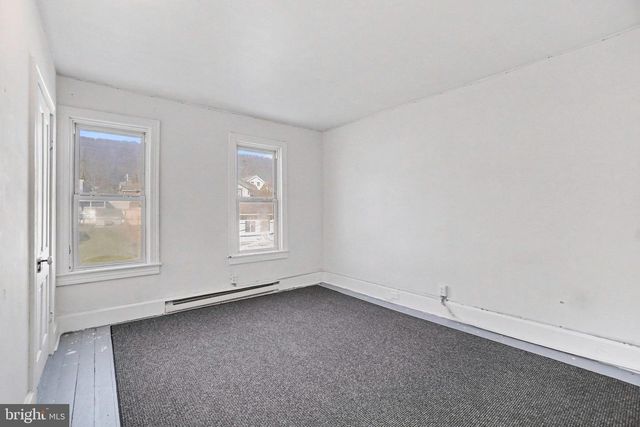 406 E WICONISCO AVE, Tower City, PA 17980