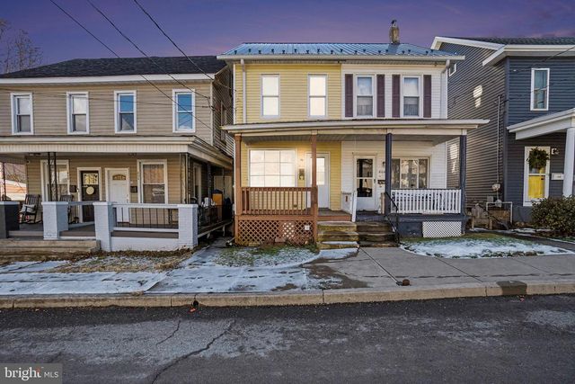 406 E WICONISCO AVE, Tower City, PA 17980