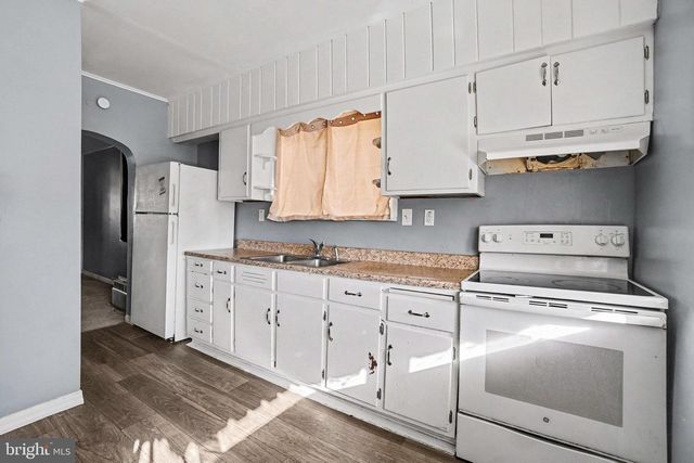 406 E WICONISCO AVE, Tower City, PA 17980