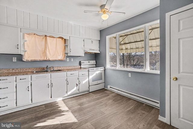 406 E WICONISCO AVE, Tower City, PA 17980