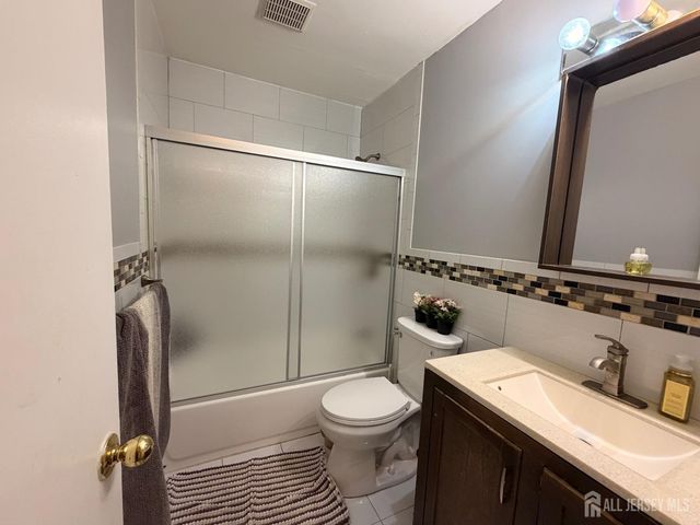 36 Cambridge Road, Edison, NJ 08817
